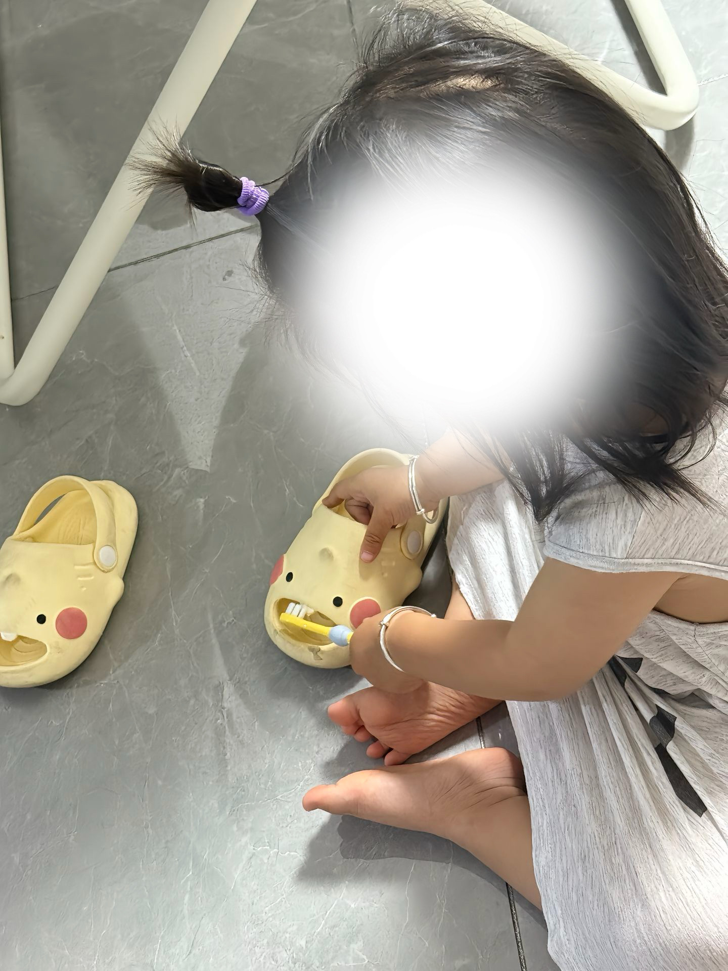 拖鞋可爱鲨鱼造型嫩黄色新款2026夏季家居拖鞋儿童男女童同款