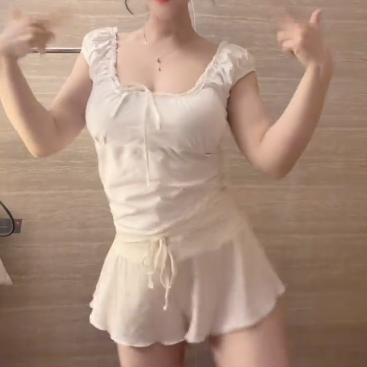 白色短袖娃娃甜美系新款夏季T恤少女心小众设计减龄百搭上衣