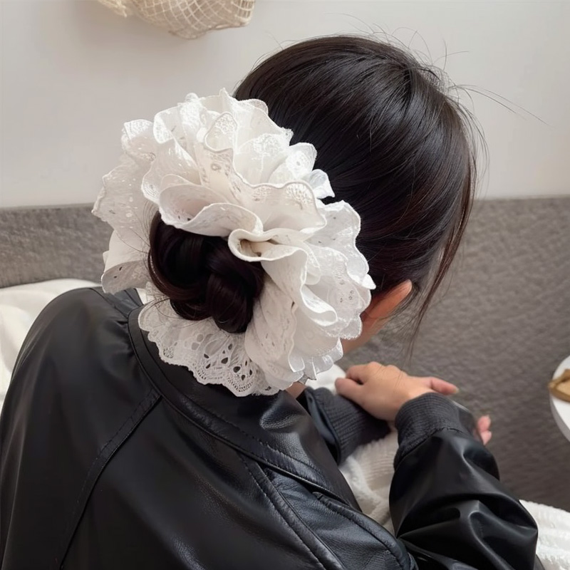 蕾丝花边大肠圈2025新款甜美少女镂空大号白色发圈法式复古感头饰