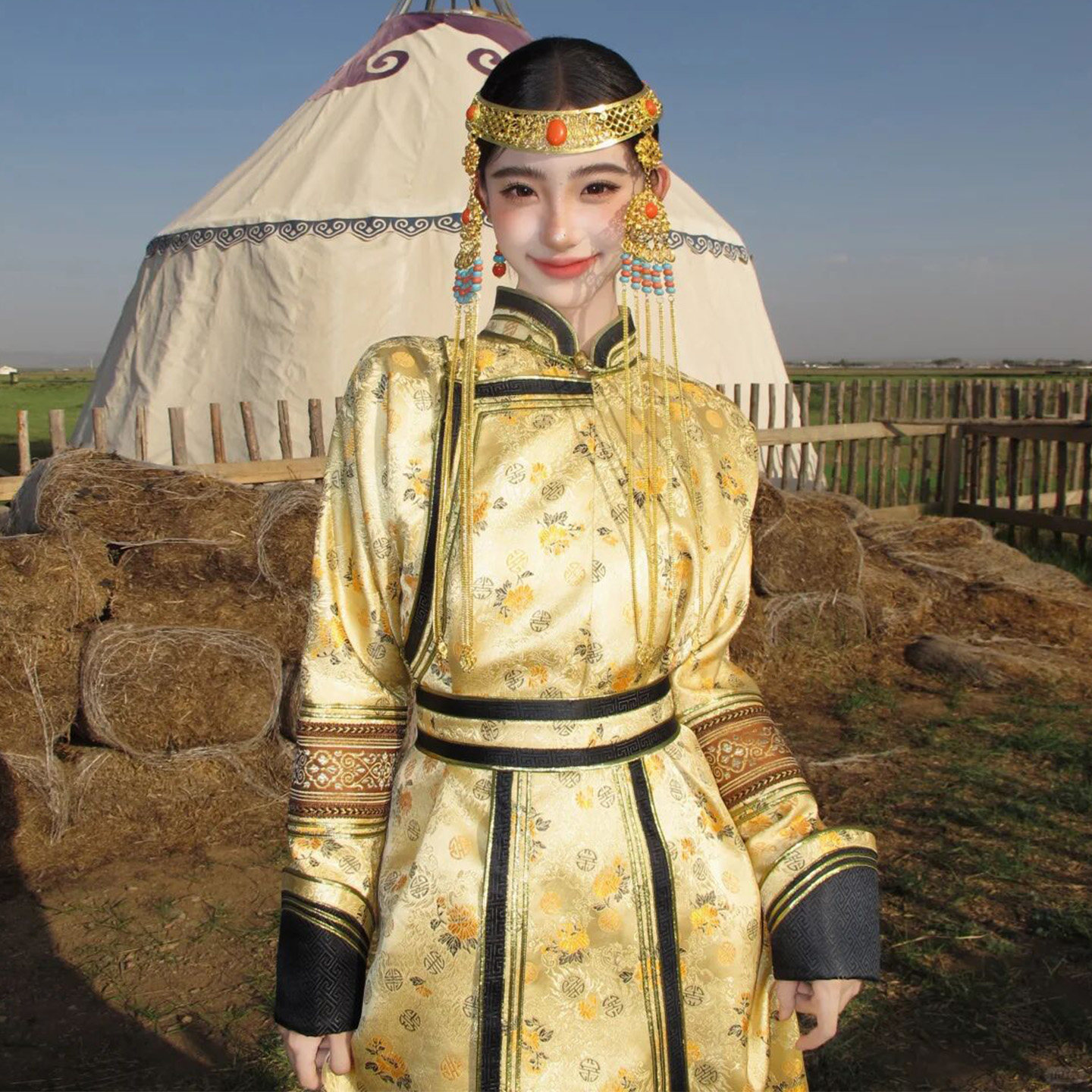 蒙古族服装新款蒙古袍女装长款金色刺绣民族服装日常写真摄影套装