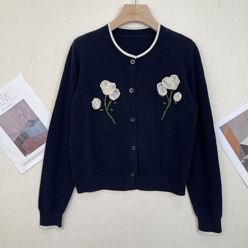 米莱黛格2025新款秋冬花朵撞色圆领开衫针织毛衣外套28819