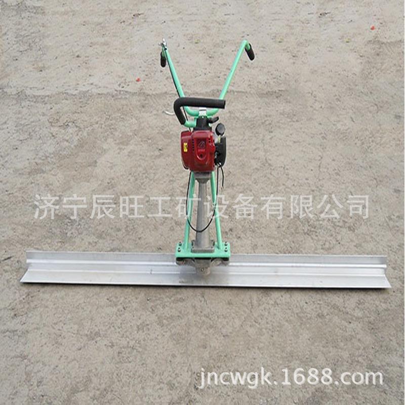 全新多用途新修路面刮平尺 济宁辰旺地面汽油振平尺价格优惠