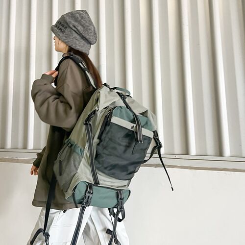 户外登山包女轻量化旅游轻便超轻书包肩包男背包旅行大容量双肩包