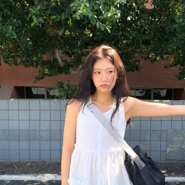 chic 韩版夏季时尚甜美木耳边简约叠穿圆领单排扣无袖连衣裙