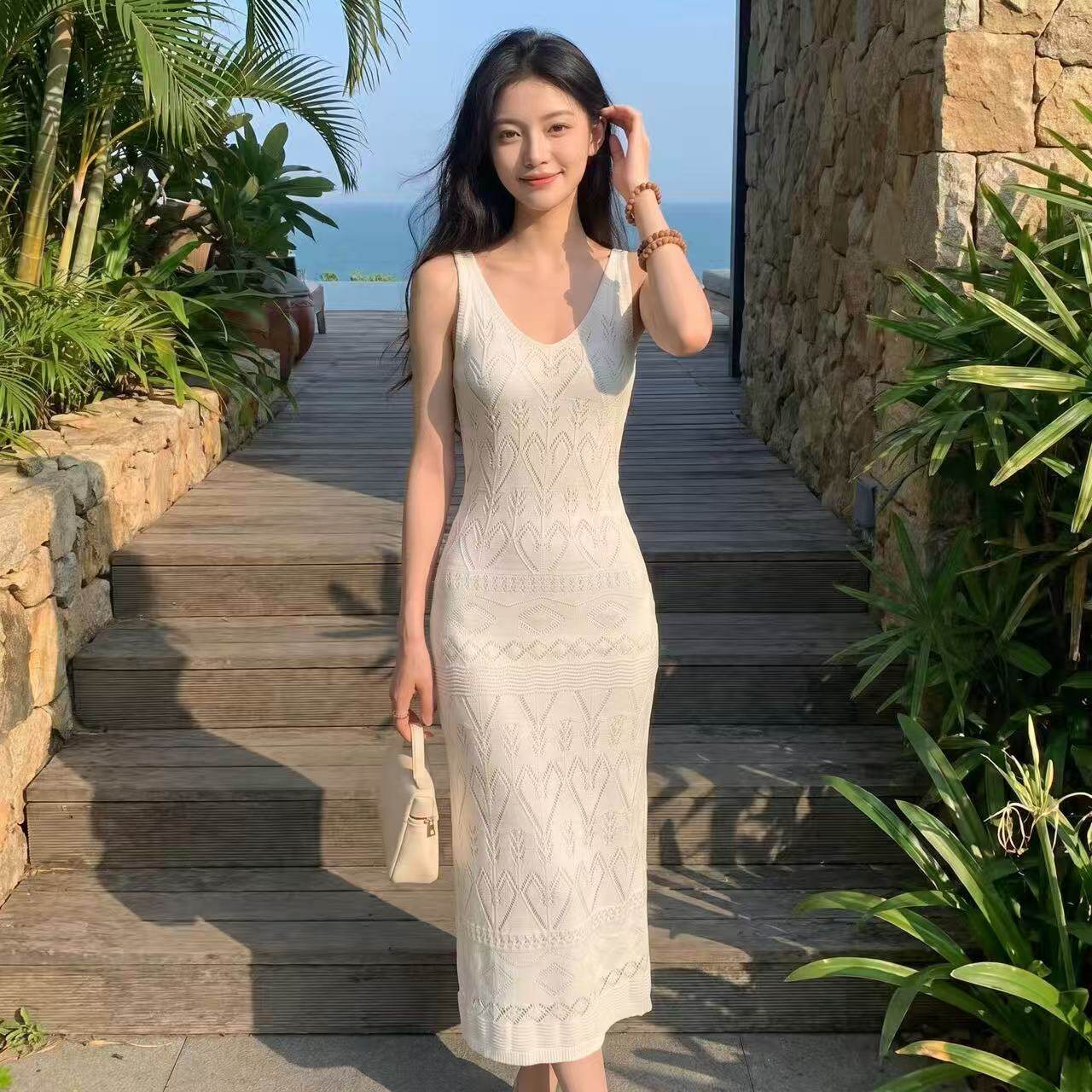 韩国气质名媛港味复古冰丝镂空蕾丝吊带连衣裙温柔淑女甜辣风长裙