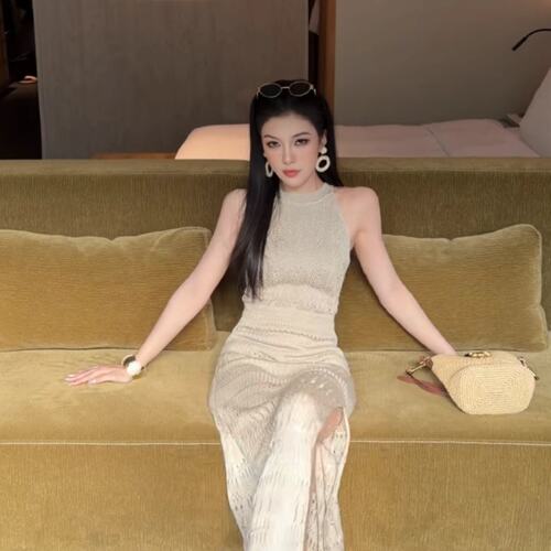 夏季度假风气质显瘦开叉镂空设计感连衣裙
