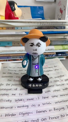 搞怪抽象桌面手机支架钥匙扣装饰品布衣虾仁摆件按压发声发光玩具