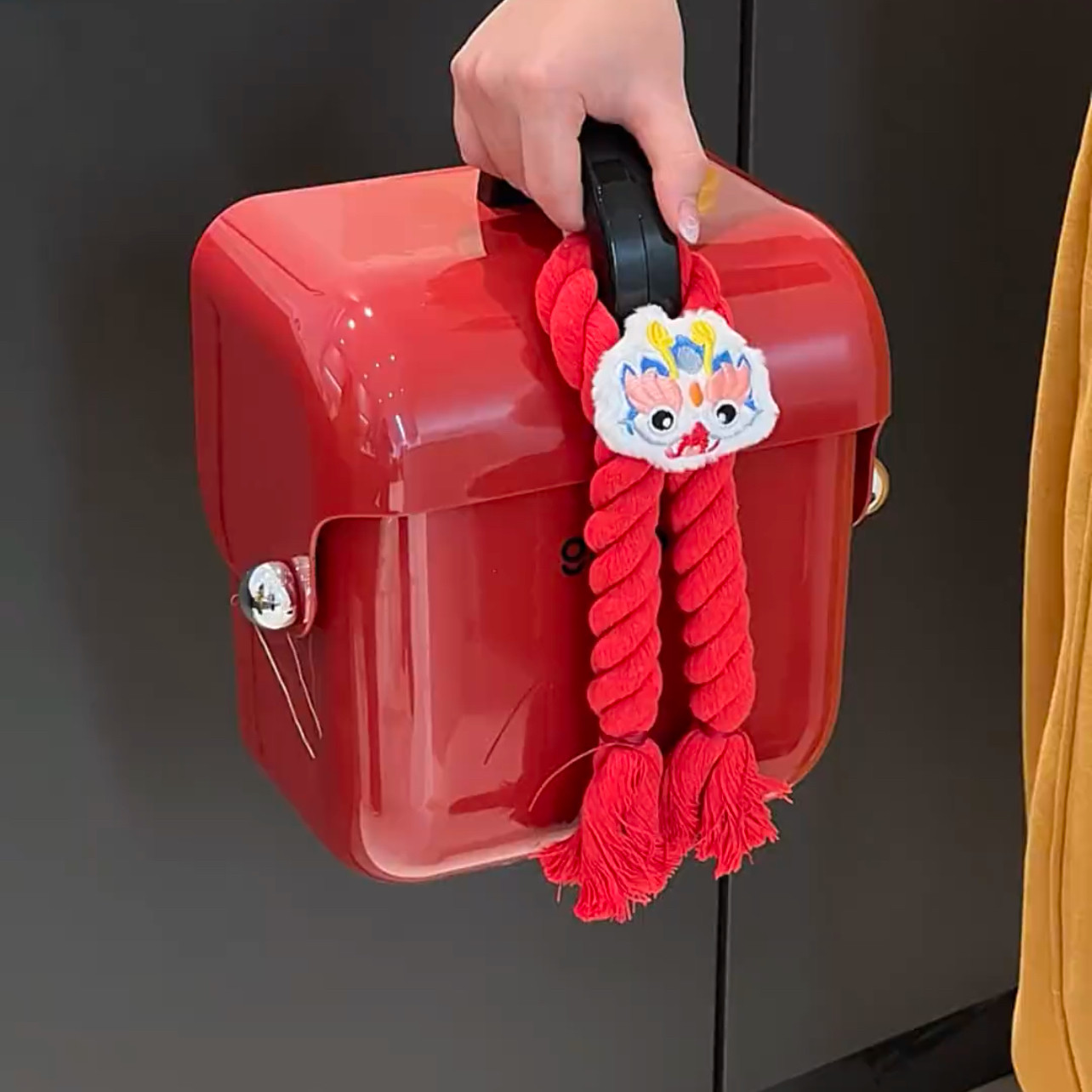 复古红垃圾桶办公室家用2025新款悬挂带盖厨余垃圾挂式垃圾桶