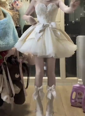 公主风礼服连衣裙女2025新款收腰显瘦露背网纱拼接抹胸蓬蓬裙