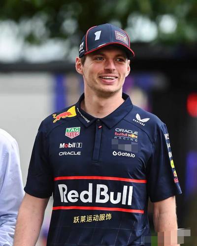 2025赛季红色车队塔潘F1赛车服