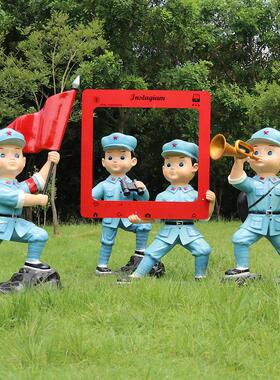 卡通反战人物小红军八路军玻璃纤维雕塑摆件公园学校森林景观摆件