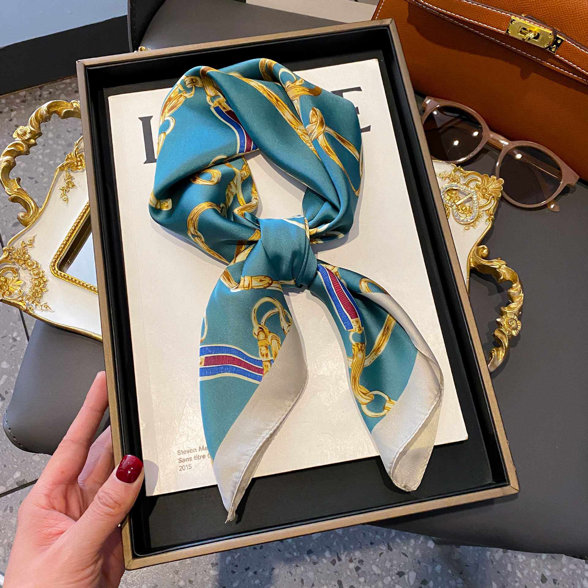 韩国链条小方巾图腾百搭职业小丝巾春夏秋装饰韩版小领巾复古风潮