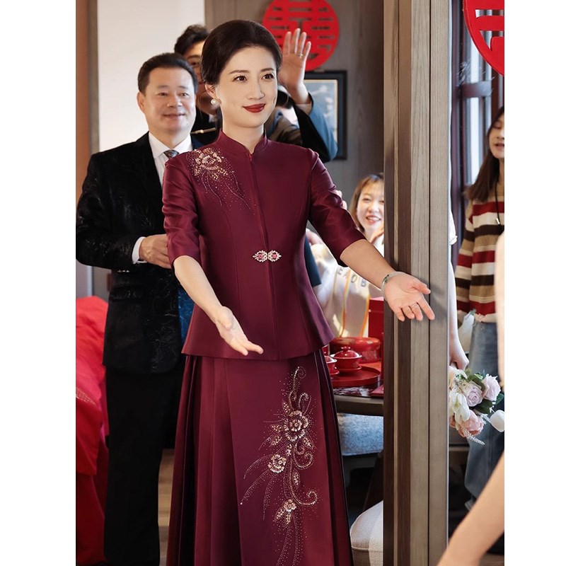 新娘喜婆婆婚宴装旗袍晚礼服裙2024新款年轻结婚妈妈婚礼喜服高贵