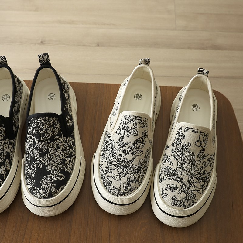 国潮帆布鞋女2024新款一脚蹬懒人单鞋软底M刺绣小白鞋休闲板鞋女