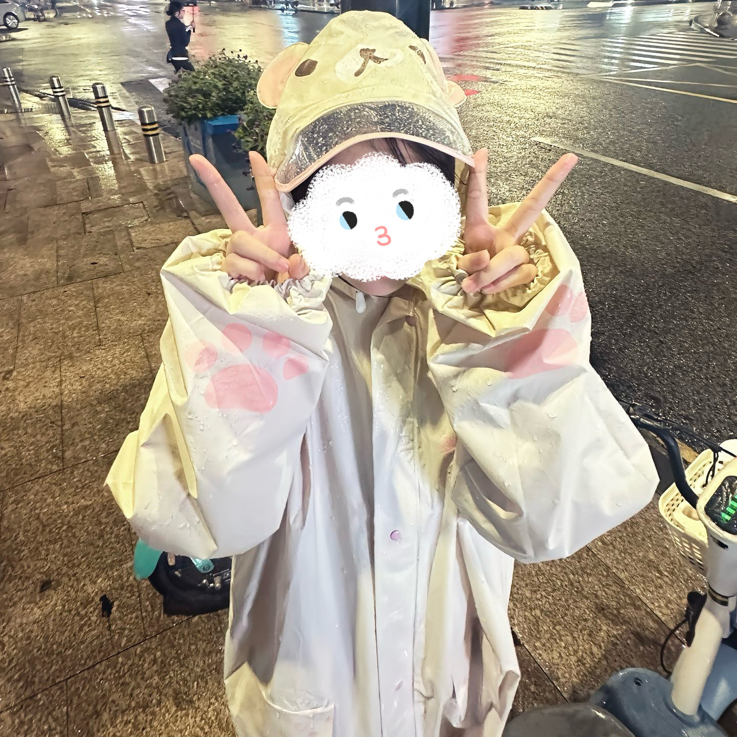 可爱雨披高颜值新款2025防水单人雨衣新款小熊雨衣鲍鱼雨季一体式