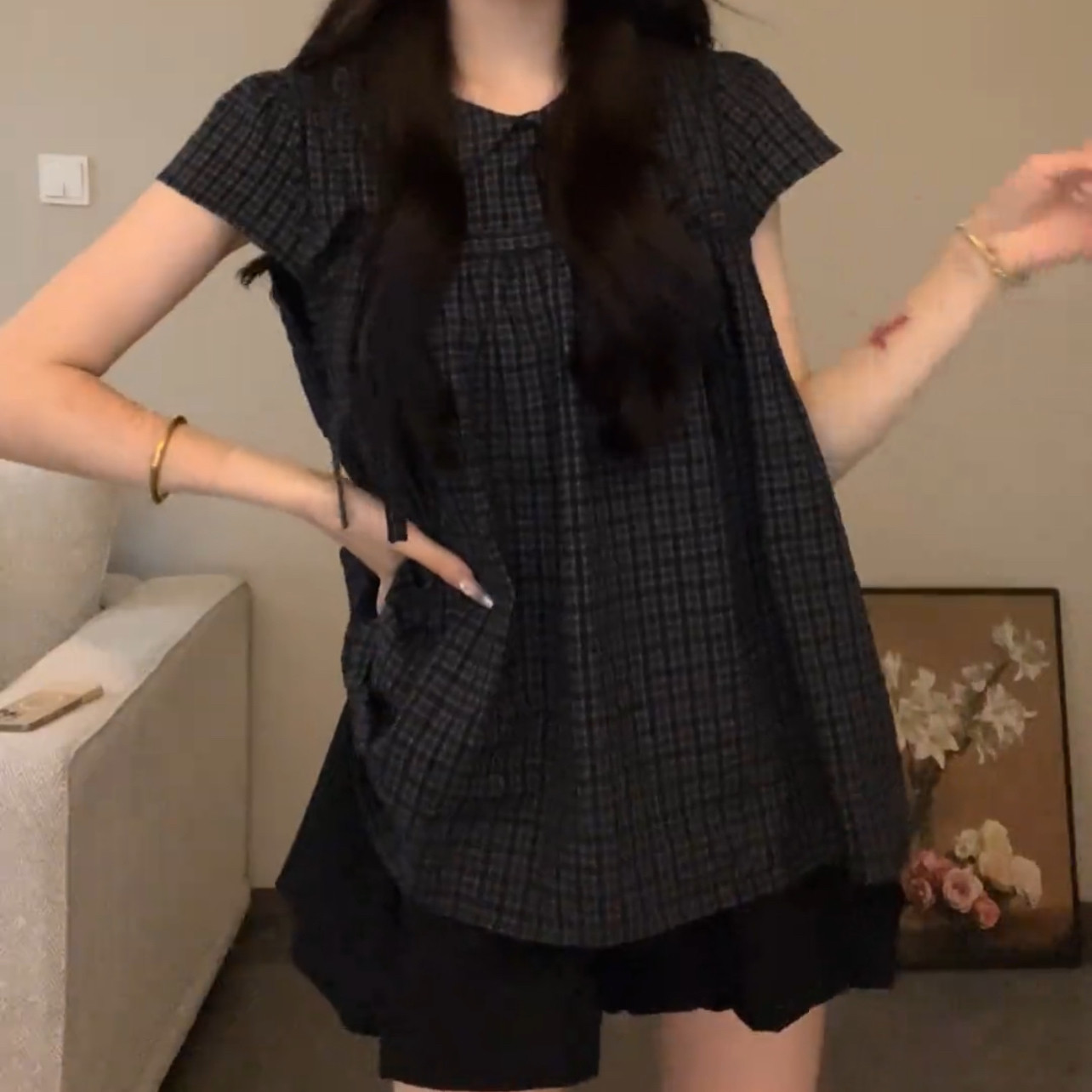套装灰黑色格纹娃娃领衬衫女百搭夏季新款黑色花苞短裤裙两件套