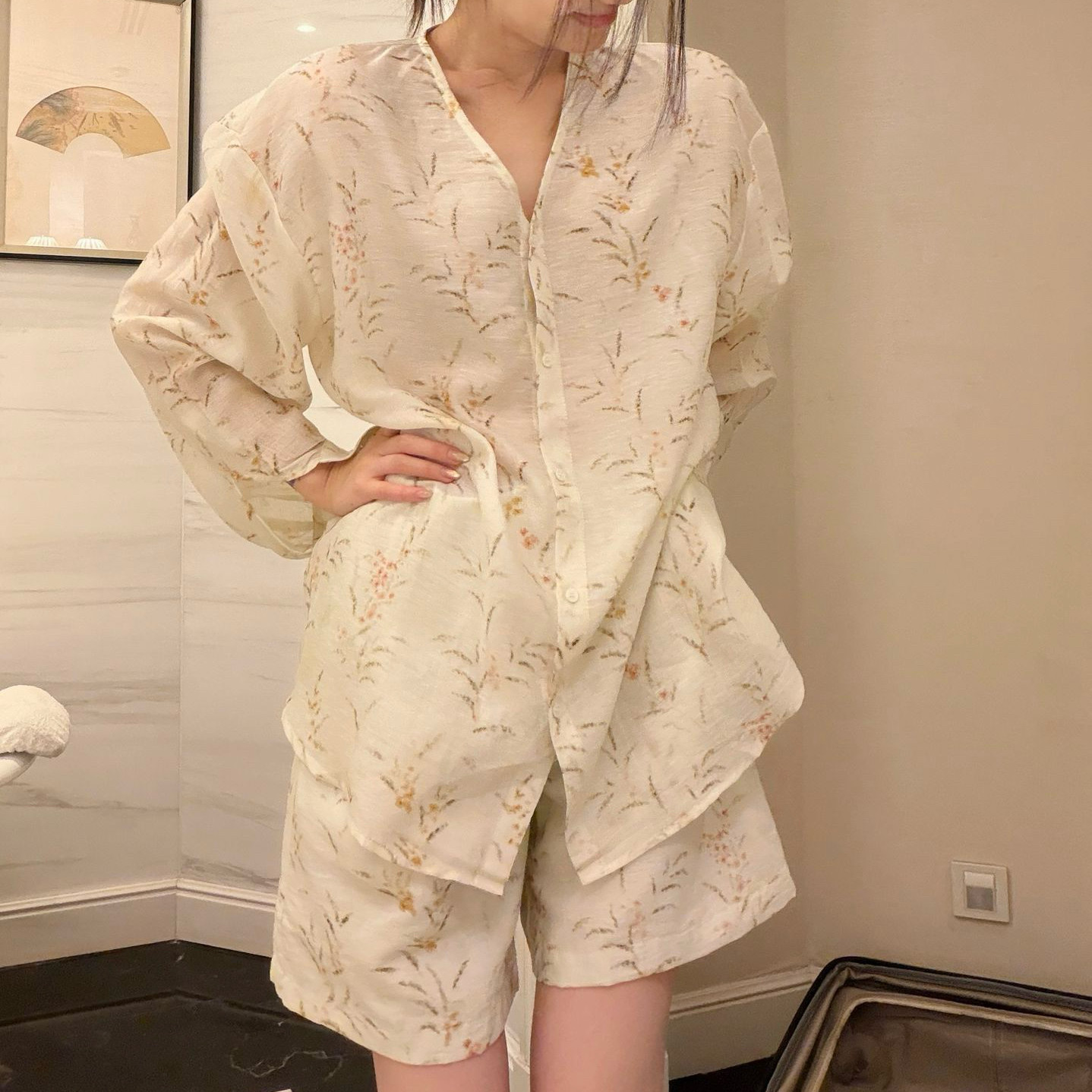 碎花气质套装宽松简约碎花V领女士长袖衬衫女百搭减龄防晒衫