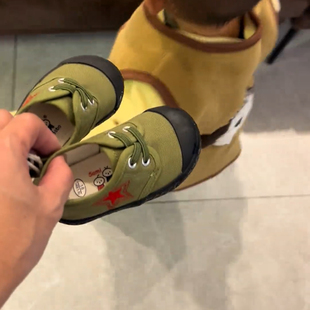 可爱迷你鞋子迷彩解放鞋军绿色女童鞋军旅鞋防滑儿童帆布红色星星