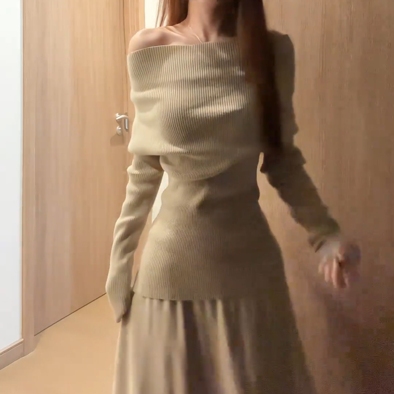 一字领毛织上衣新款燕麦2025保暖气质女士大A摆半裙针织套装秋冬