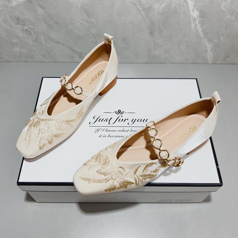 新中式刺绣浅口粗跟单鞋女软底国风舒适配旗袍设计感小众汉服鞋子