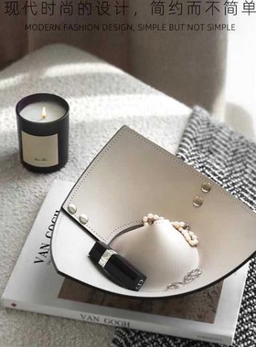 轻奢皮革c收纳盘桌面首饰三角置物玄关钥匙收纳摆件简约