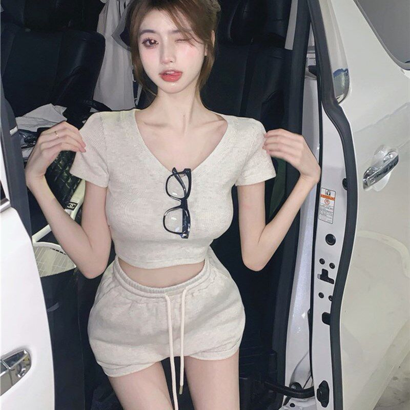 休闲运动风套装女夏季新款V领修身短款上衣宽松休闲裤子两件套潮
