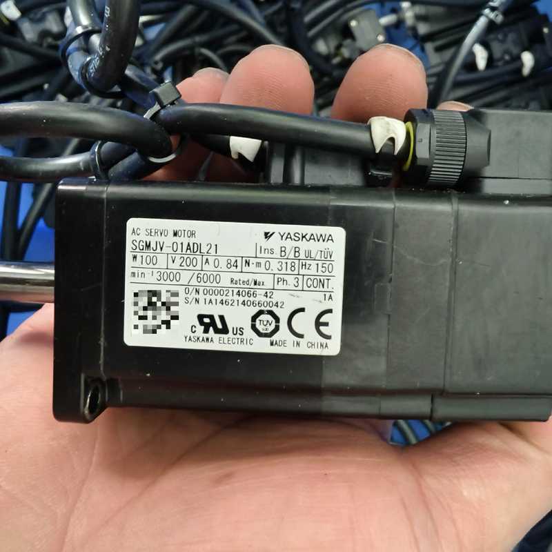 SGMJV-01ADL21 安川饲服电机100W【议价】