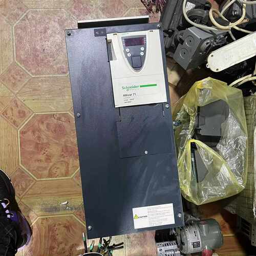 变频器ATV71HU37N4Z，成色可以，功能正常~询价