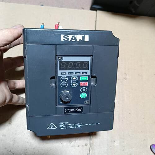三晶变频器8000B-2SR75GB 220V0.75KW~询价