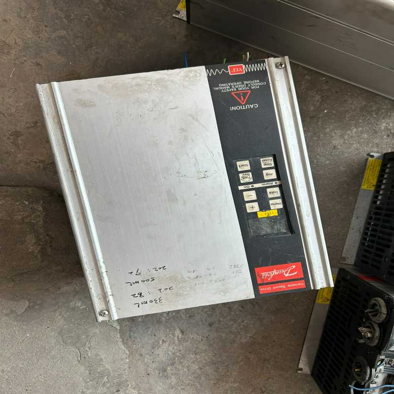 丹佛斯Danfoss变频器VLT TYPE3002—3004~议价