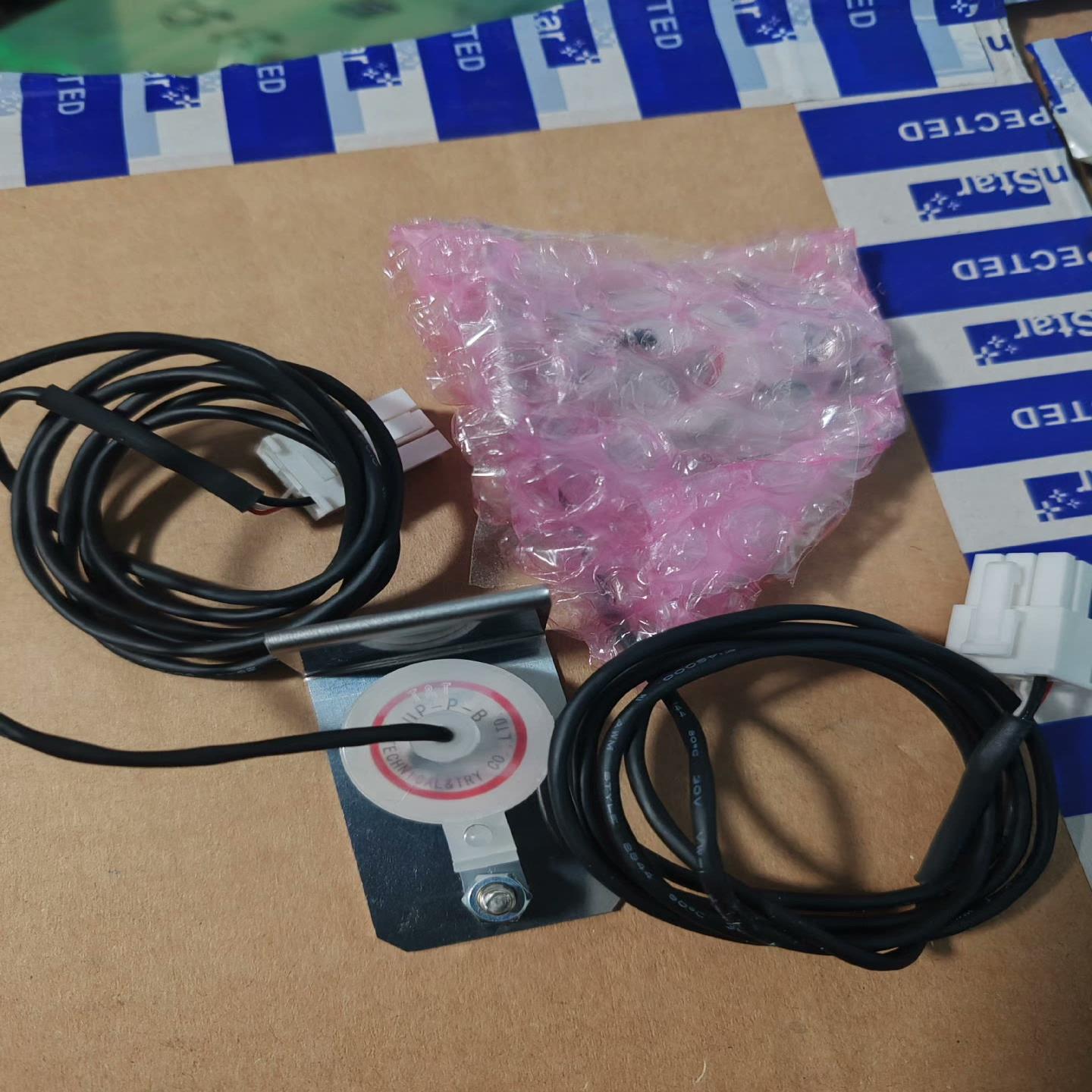 TECHNICAL TRY 漏液传感器 LUP-P-B，有两（佳毅工控）