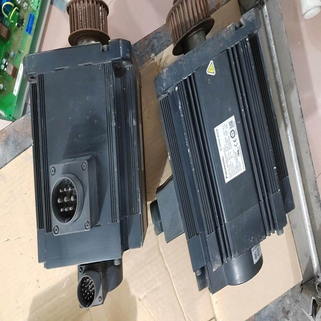 松下伺服马达MHME402GCH，4KW成色可以，包功能正常--议价商品