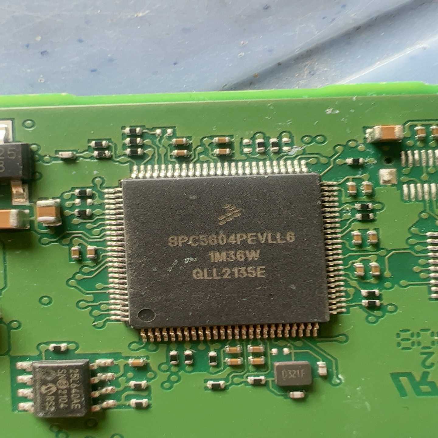 SPC5604PEVLL6芯片QFP300个询价