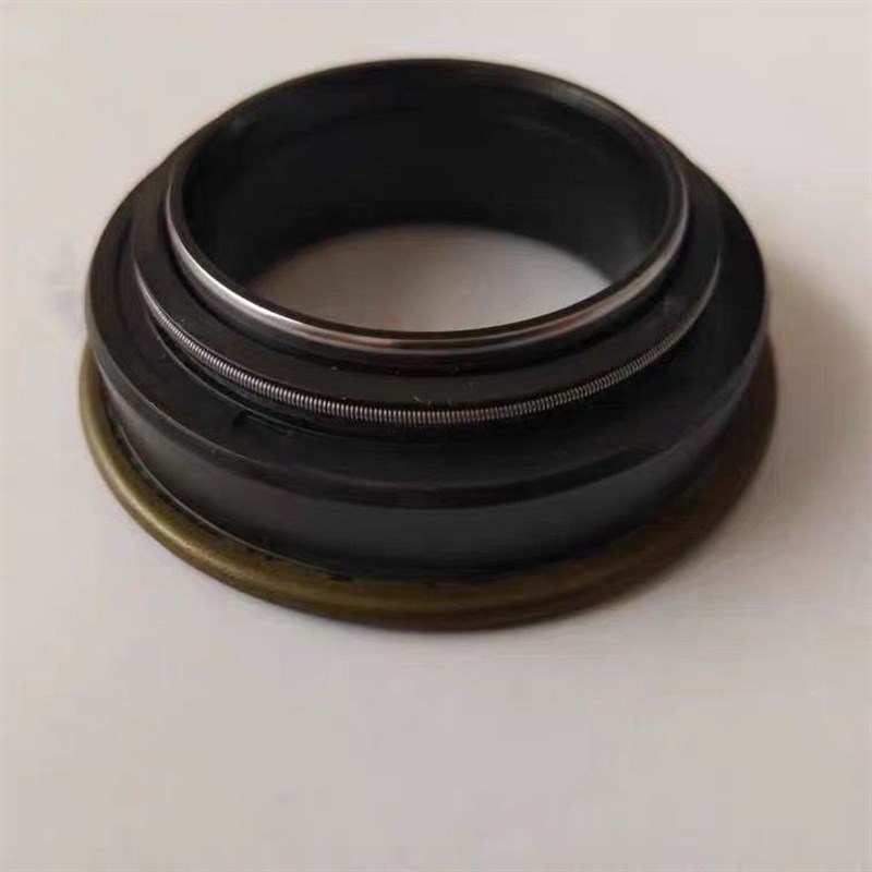 东方红LY904拖拉机前桥63*90*9/18.7旋转组合防泥水油封密封件
