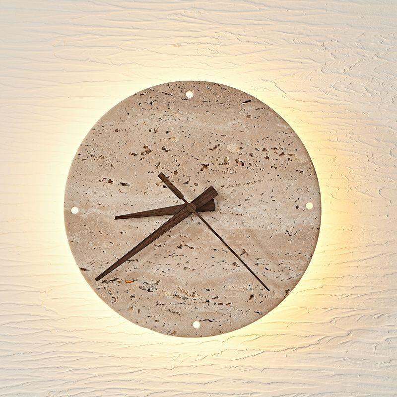 带时间转动走时墙钟挂表侘寂风复古做旧黄洞石熔孔壁灯客厅卧室