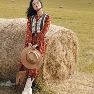 川西草原大西北旅游穿搭复古民族风流苏长袖连衣裙红色碎花长裙子