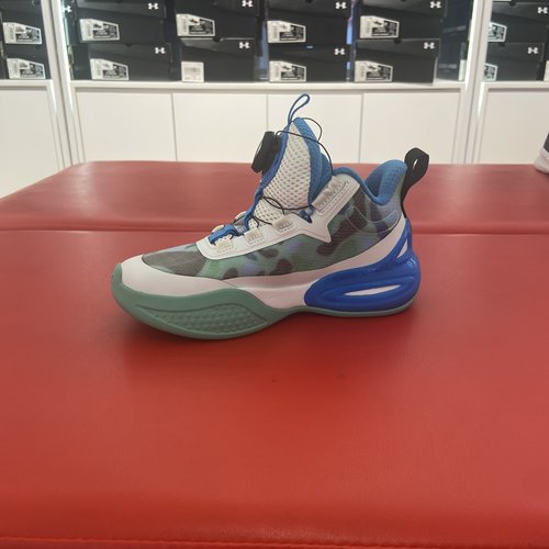 安德玛24秋季轻便透气舒适儿童篮球鞋2431205