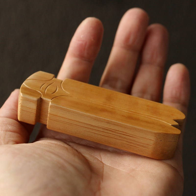 十几年老玉竹纯手工精工雕刻雕刻打磨牙签盒竹雕把件把玩竹器