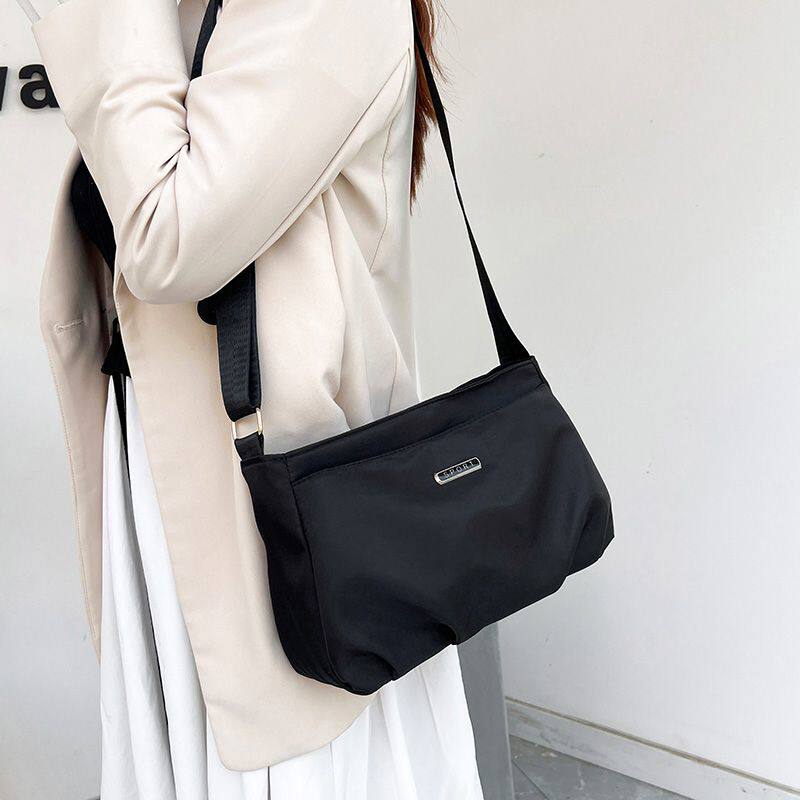 简单大方妈妈包韩系单肩包包2025新款牛津布斜挎包中年轻便妈妈手