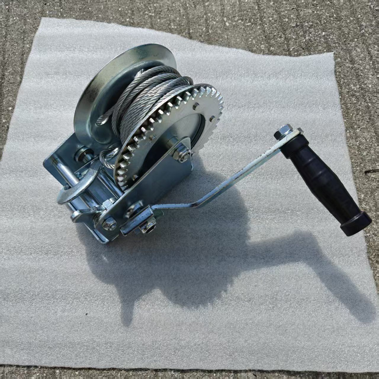 厂家供应手摇绞盘双向卷扬机家用1000LBS