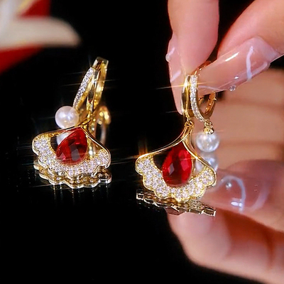 2023年新款潮红锆石银杏叶耳扣气质百搭民族风耳环女小众法式耳饰