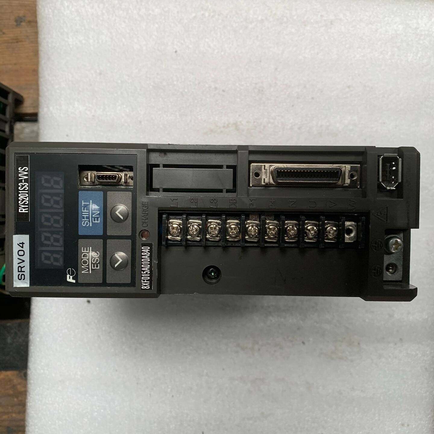 议价驱动器 RYS201S3-VVS实物图，成色漂亮适用