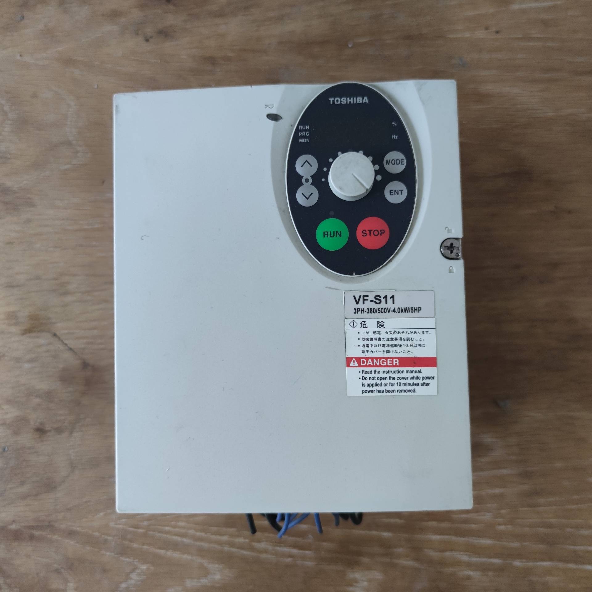 议价东芝变频器 VFS11-4037PL-WN 4KW 380V适用