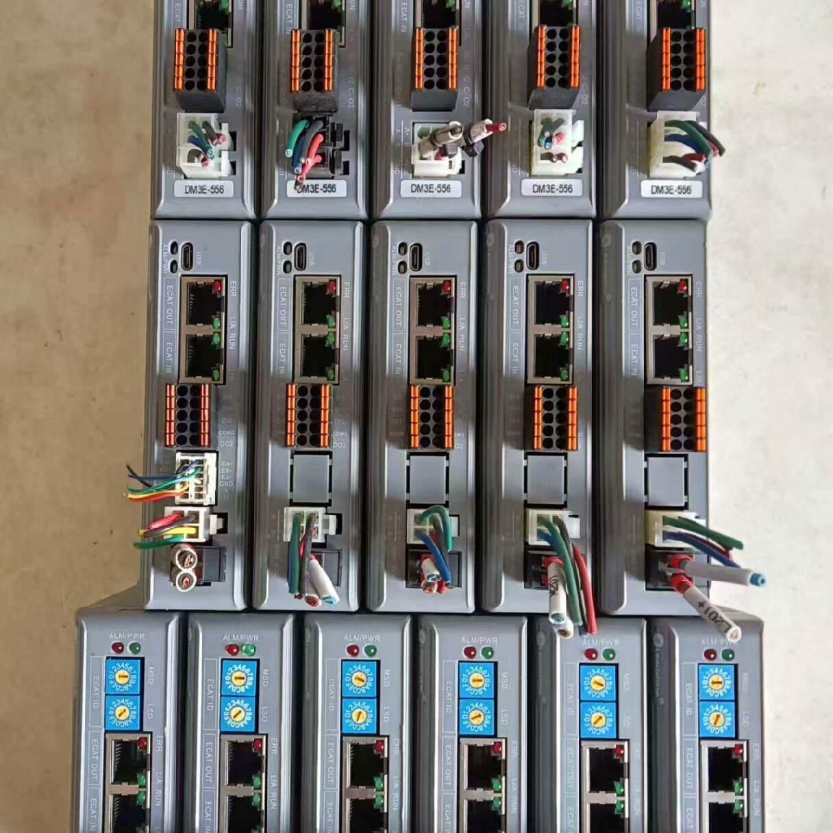 议价总线步进驱动器：DM3E-556/DM3C-EC556。适用
