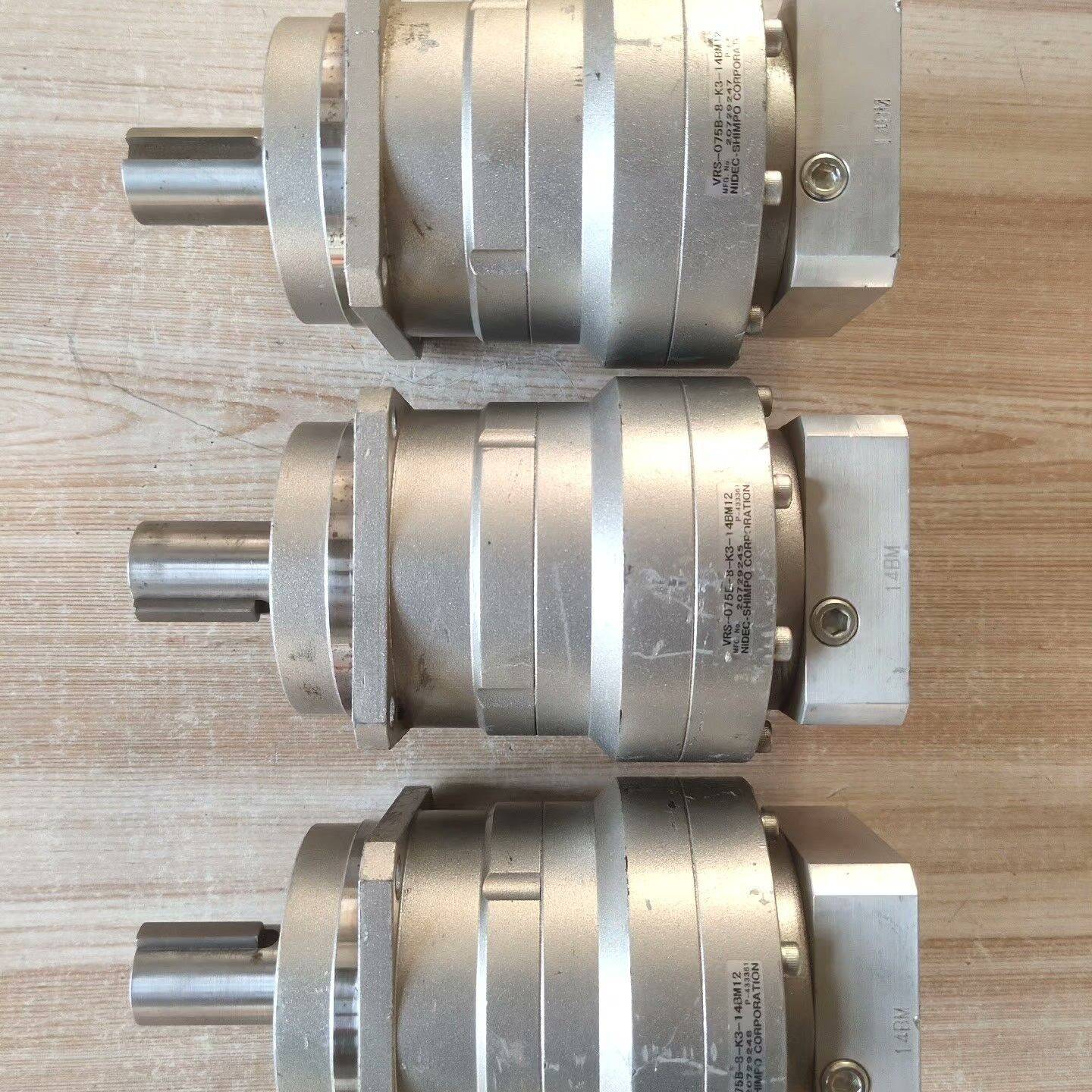 议价VRS-075B-8-K3-14BM12减速机一共3台，适用