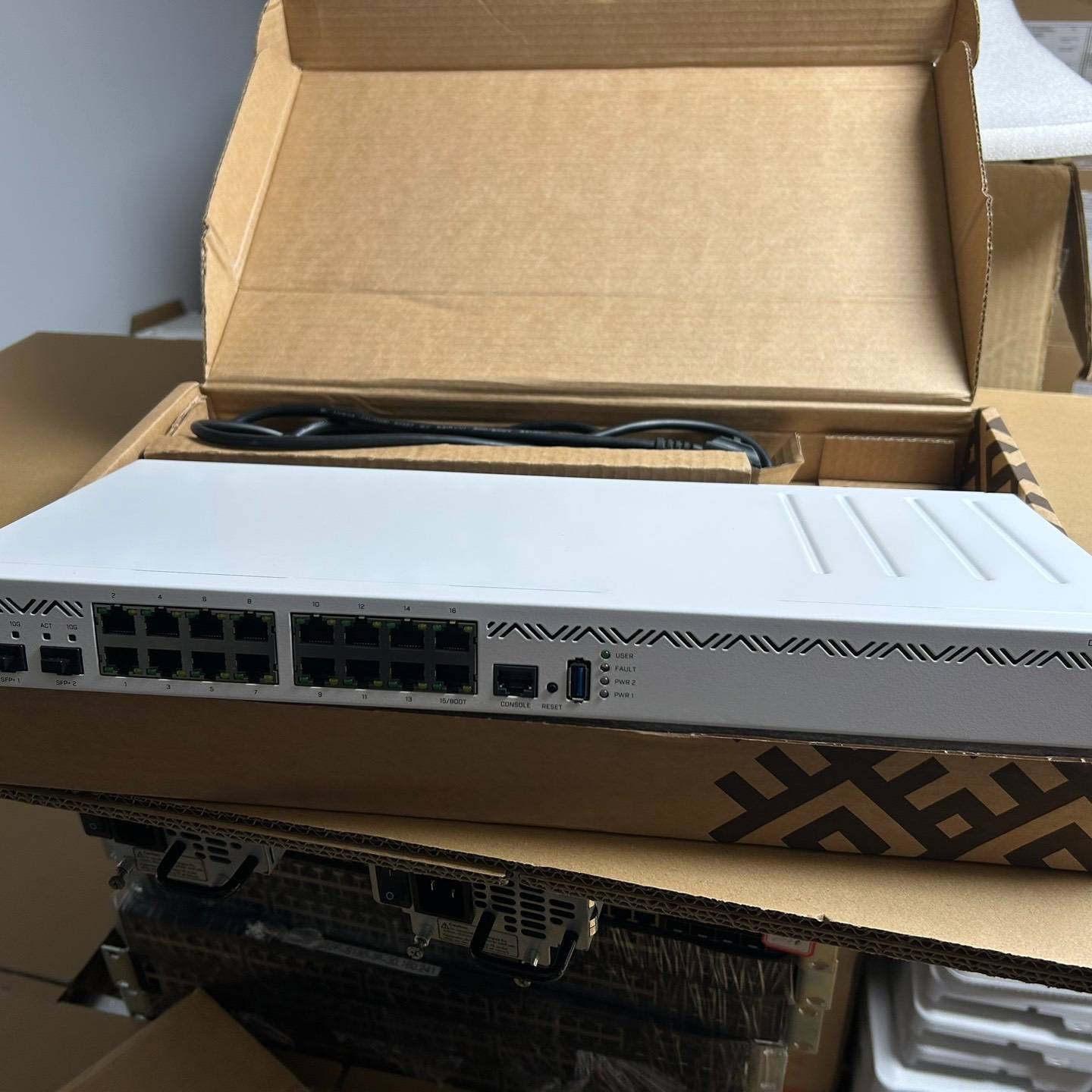 议价MikroTik CCR2004-16G-2S+ 千兆16口适用