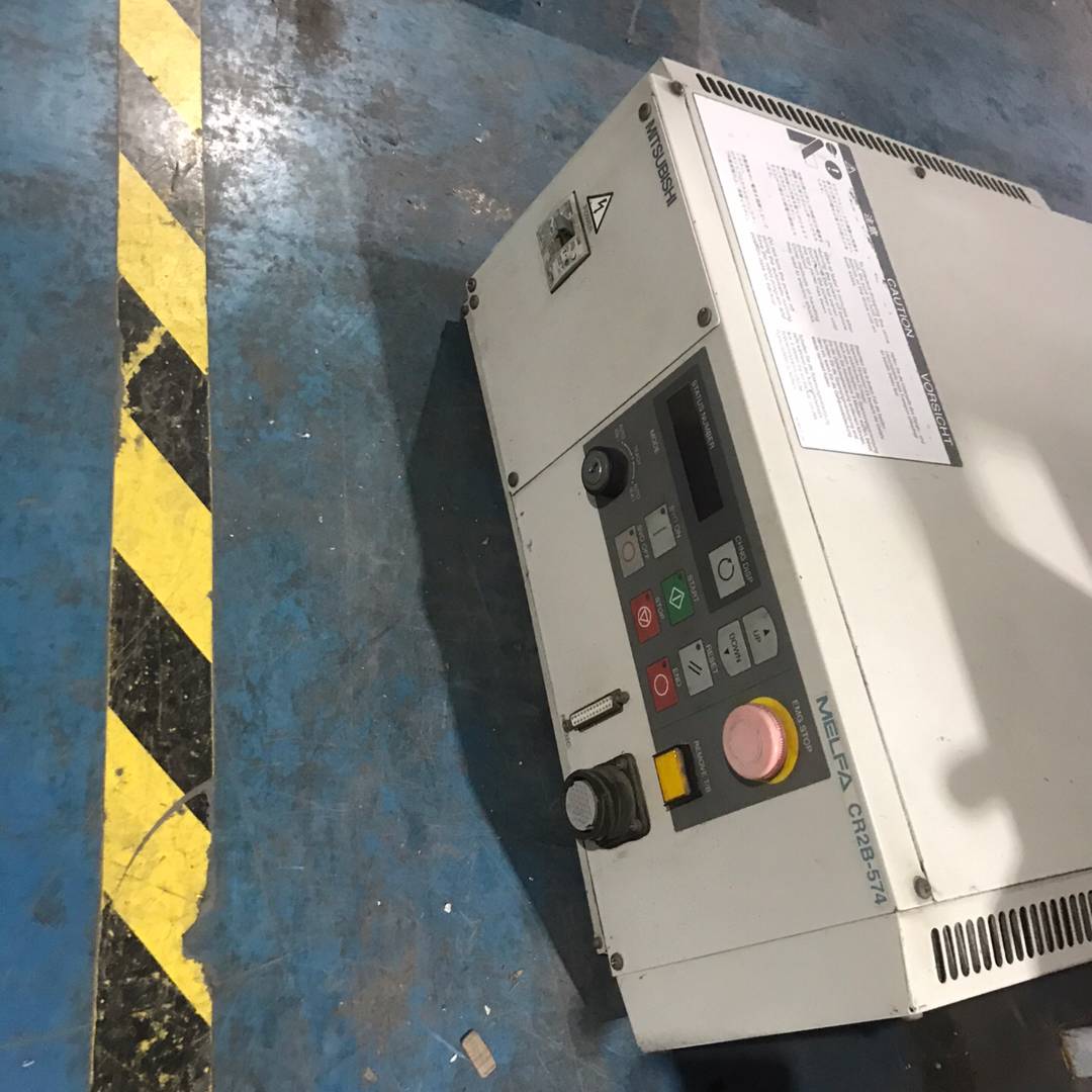议价三菱CR2B-574 工业机器人控制柜 实物适用