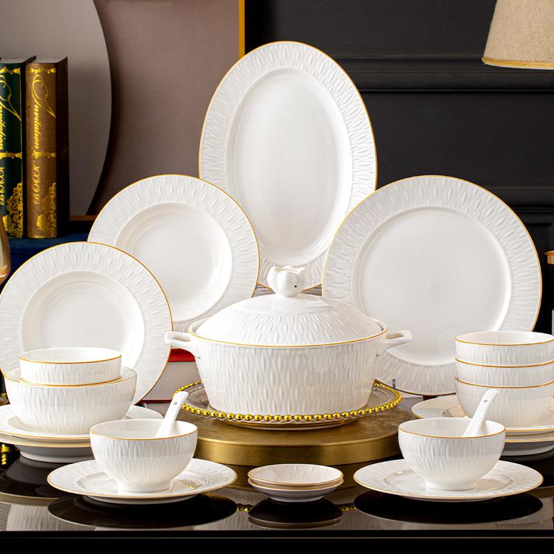 釉下彩碗碟套装家用金边餐具家用浮雕乔迁陶瓷盘子餐具组合乔迁