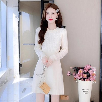 白色毛衣连衣裙女秋冬季爆款收腰小个子针织打底裙配大衣内搭短裙