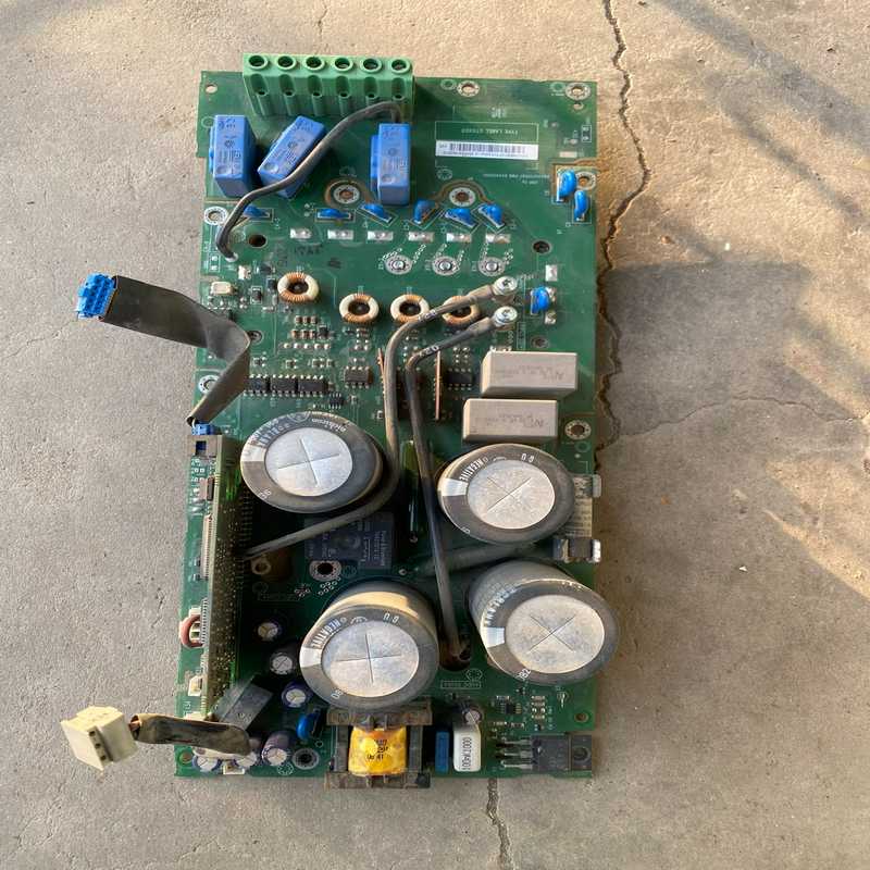 议~RINT-6311C ABB800驱动板 实图拍摄 功能